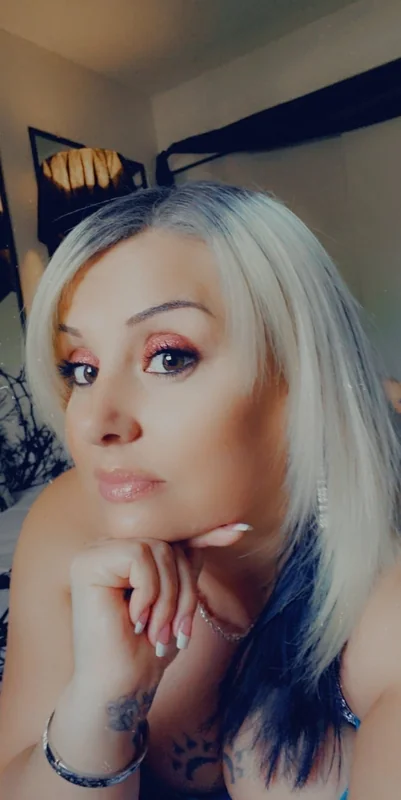 Roxythefoxy OnlyFans Creator Roxythefoxy OnlyFans blonde bombshell