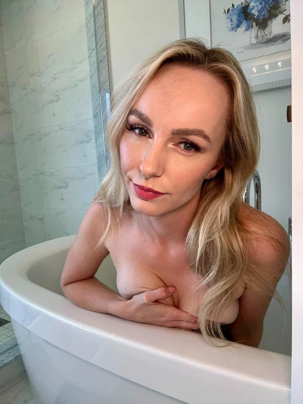Spicy Nurse Ryleigh OnlyFans profile