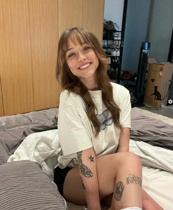 Sabrina (Link in Bio!) OnlyFans profile