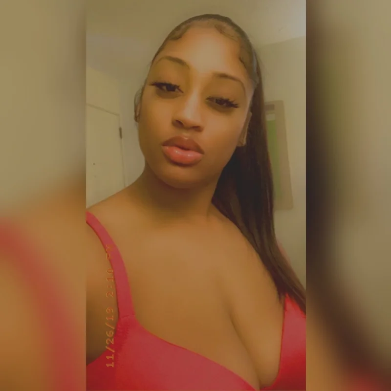 Sandyhill21 on OnlyFans with athletic charm