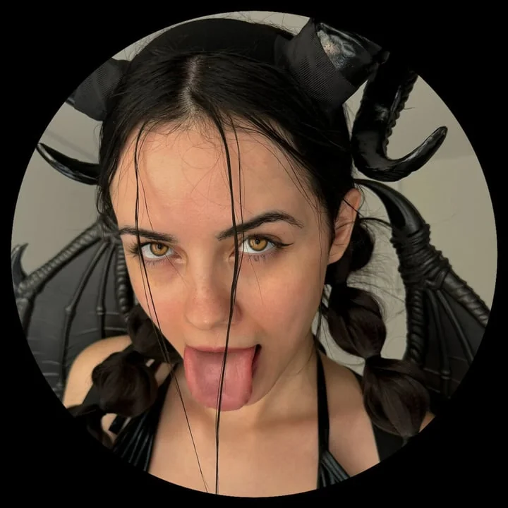 Sarahroomie OnlyFans profile