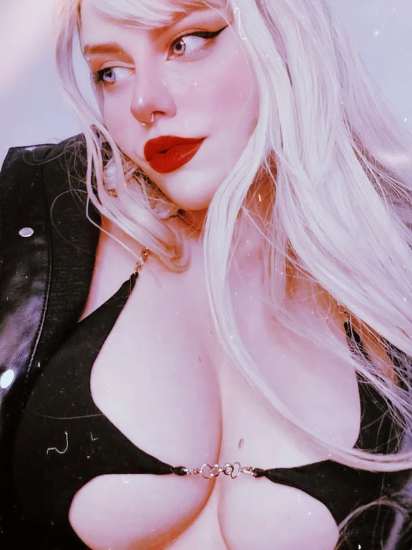 Sarah Wong OnlyFans Glamorous Blonde Creator