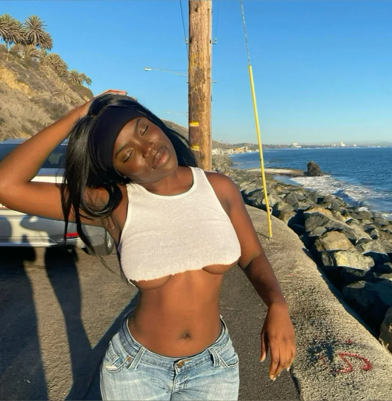 sari OnlyFans creator with engaging content