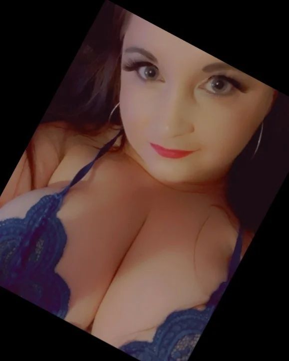 Sassyz OnlyFans creator with engaging content