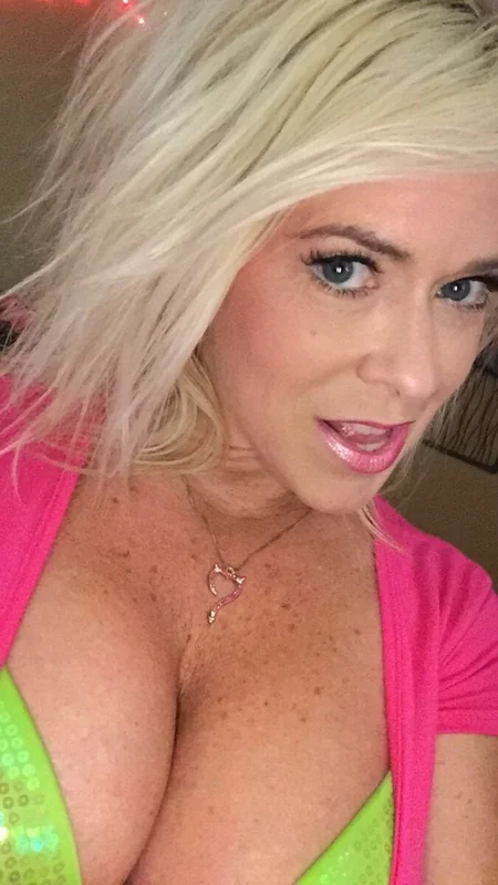 Savannah Steele OnlyFans model with exclusive content