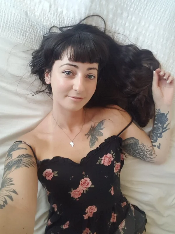 Scarlet OnlyFans creator with engaging content
