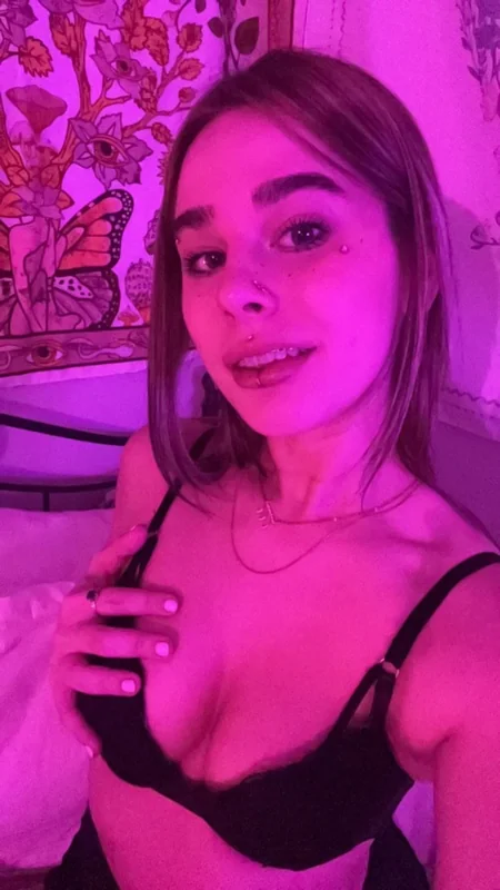 Scarlett Rows OnlyFans Profile Scarlett Rows OnlyFans profile with youthful charm.