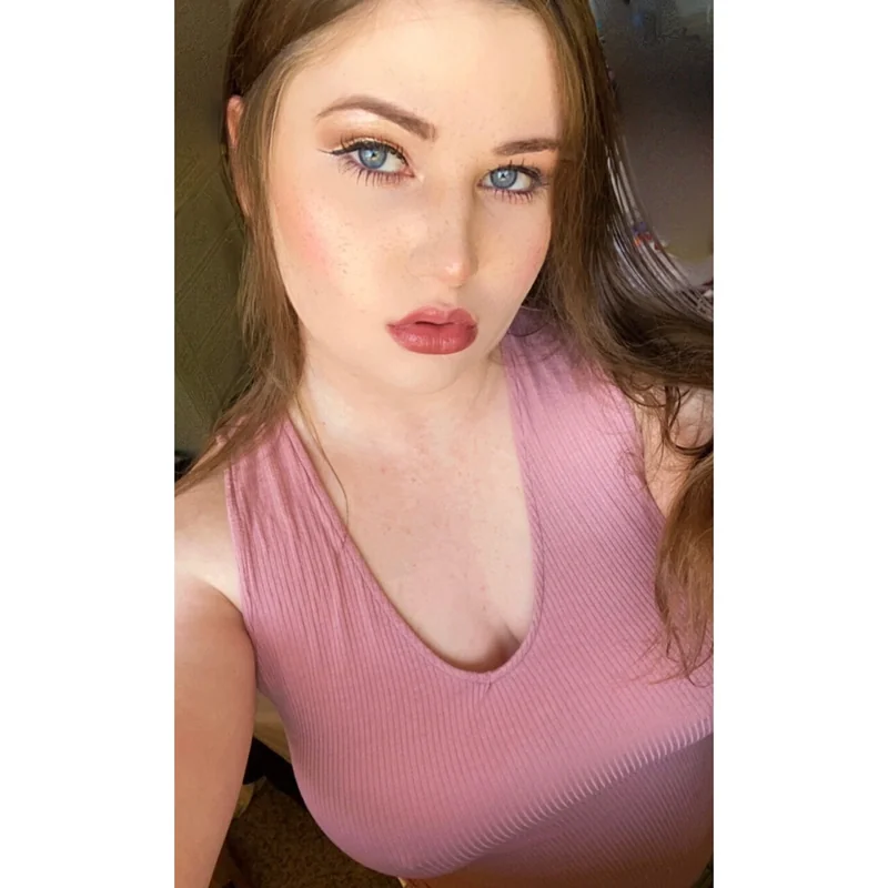 Savannah SEXTS OnlyFans creator with engaging content