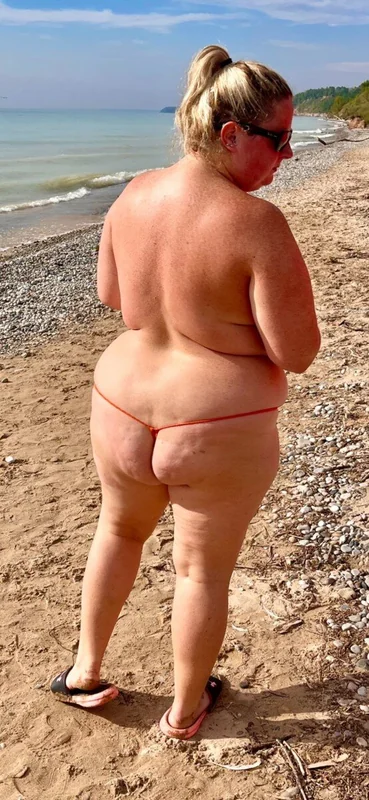 Sexybikinibabe OnlyFans showing off her curves