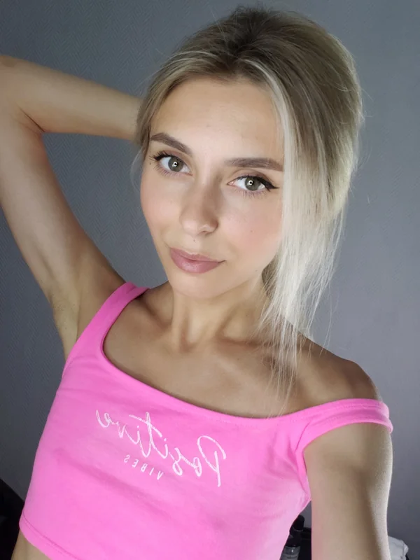 Mia OnlyFans cute fitness model