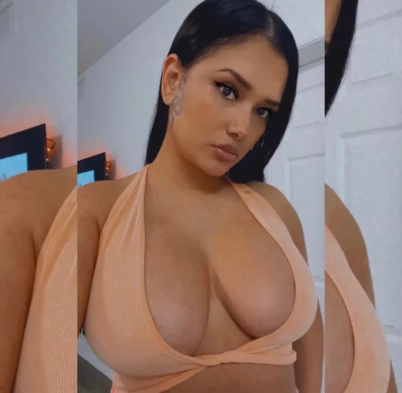 MEL. OnlyFans creator with engaging video content