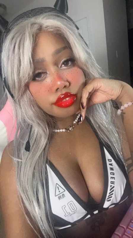 Shinyeeveecos OnlyFans grey hair creator