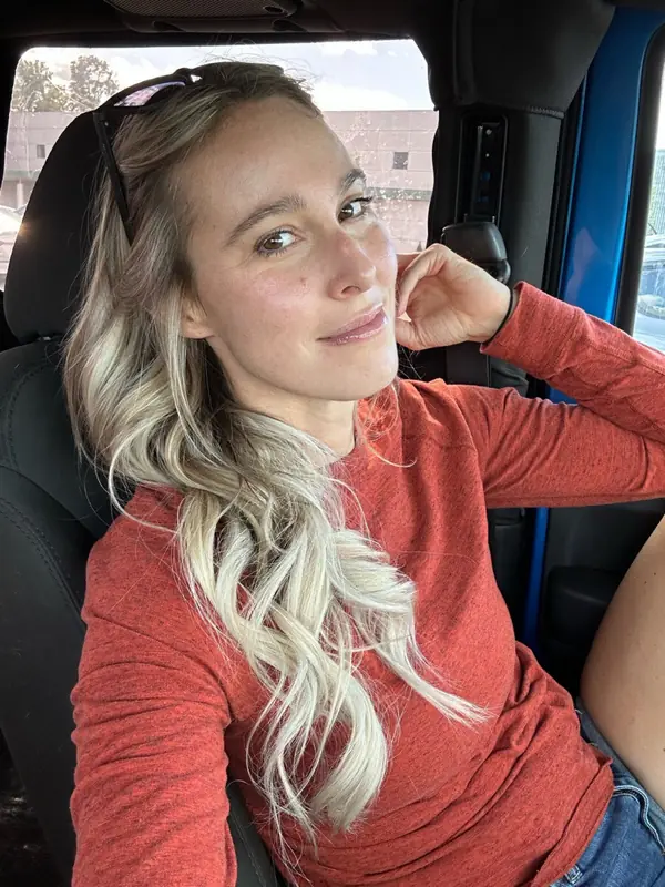 Shelby Renee OnlyFans Creator Shelby Renee OnlyFans creator with long legs