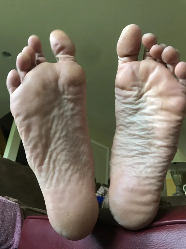 Size16feet OnlyFans Profile Size16feet on OnlyFans tall gay guy with big feet