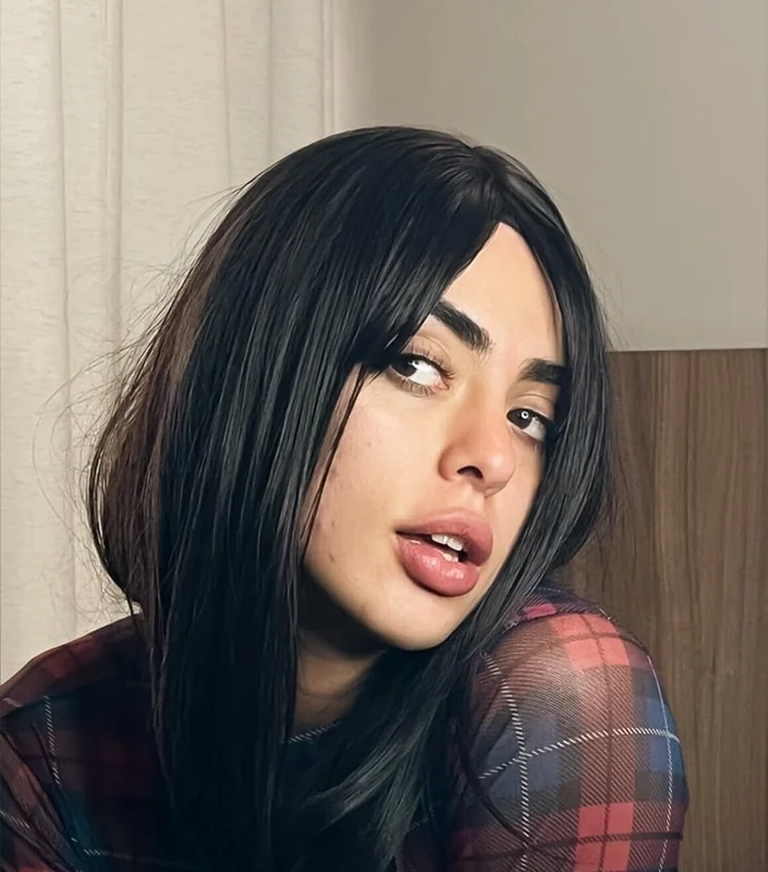 Sloaneš„ OnlyFans Profile Sloaneš„ OnlyFans creator with black hair
