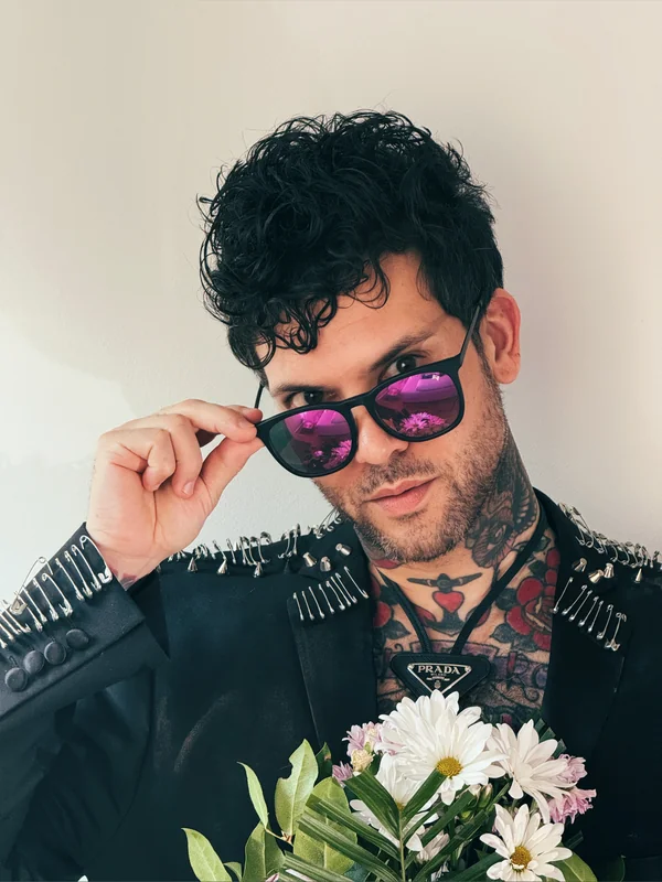 Small Hands OnlyFans creator with exclusive content.