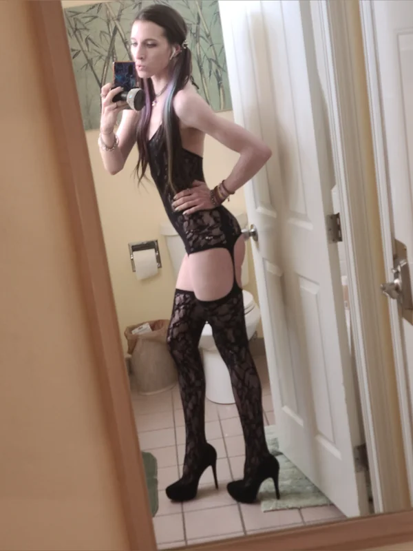 Violet Turner OnlyFans slim brunette