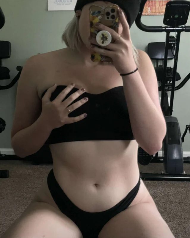 Summer Night OnlyFans Creator Summer Night OnlyFans blonde nerd