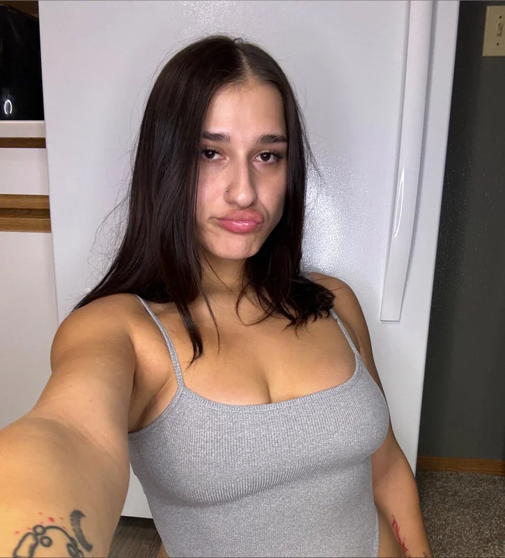 snixx 3 OnlyFans creator with exclusive content