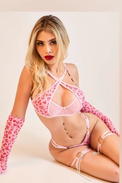 soficastroof OnlyFans creator with captivating charm