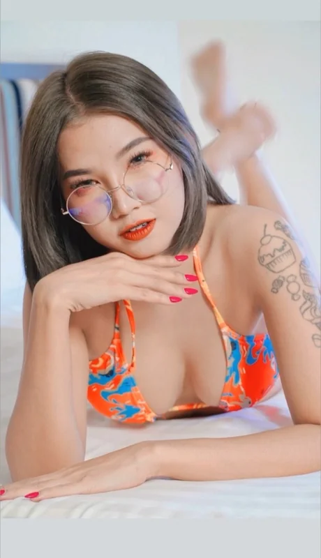 SomSom OnlyFans cute Thai girl