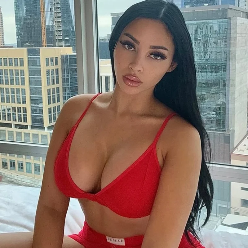Sophiesierra on OnlyFans virtual girlfriend