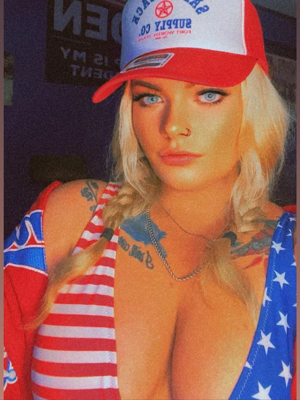 Southernsadie318 OnlyFans Curvy Blonde
