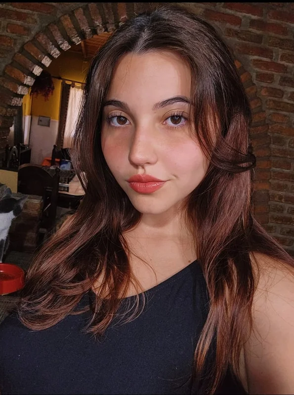 Luna 🍑 OnlyFans creator with a curvy appearance.