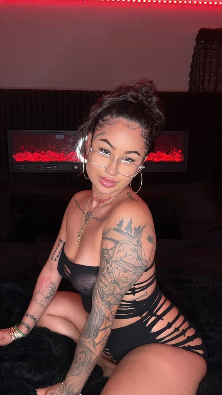 SpanishMami OnlyFans creator with exclusive content
