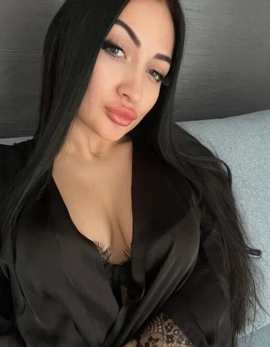 Mia OnlyFans Profile Mia OnlyFans creator with playful content