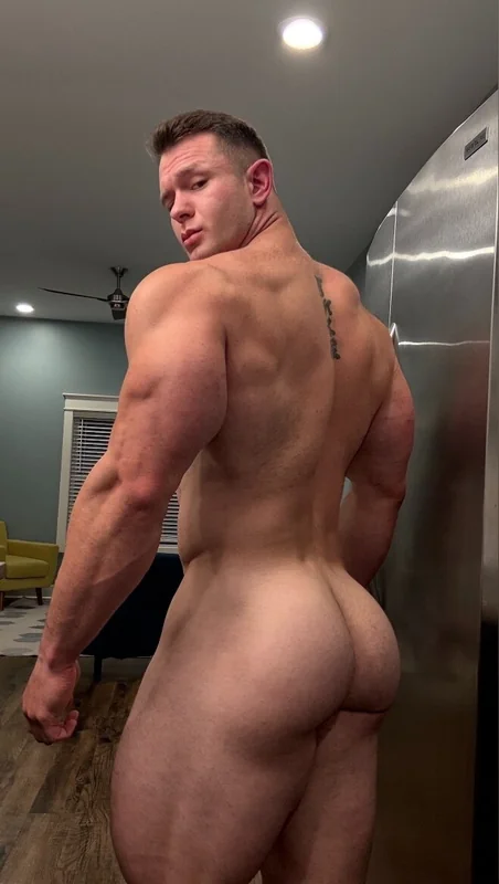 STEEL OnlyFans creator showcasing physique