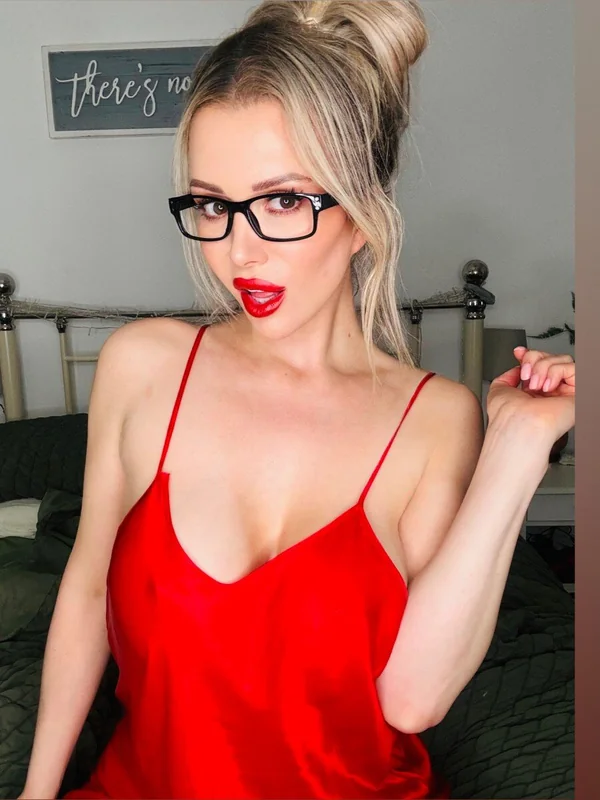 Lucy Alexandra - OnlyFans Creator Profile Picture