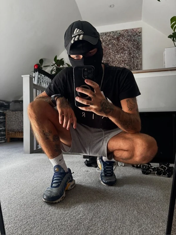 FeetMaster OnlyFans creator with stinky feet