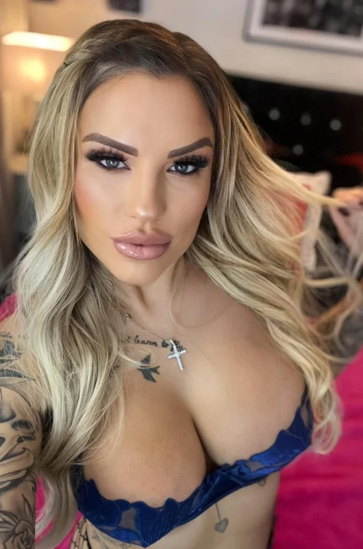 Summerfox OnlyFans American blonde babe