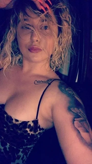 Sunshine1997 OnlyFans Creator Sunshine1997 OnlyFans Blonde Curvy Creator