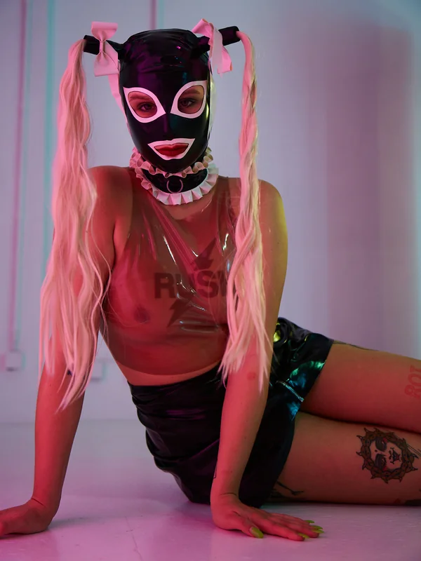 Suzykink OnlyFans creator sharing exclusive content