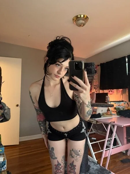sweetaries OnlyFans Tattooed Lovergirl