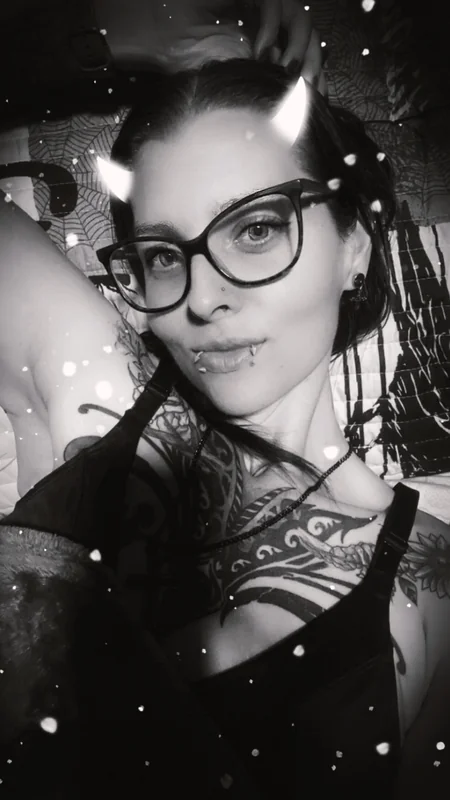 Gemini OnlyFans tattooed alternative creator