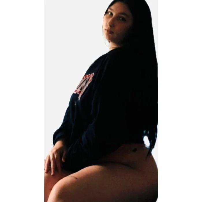 Sweetheart OnlyFans creator with engaging content