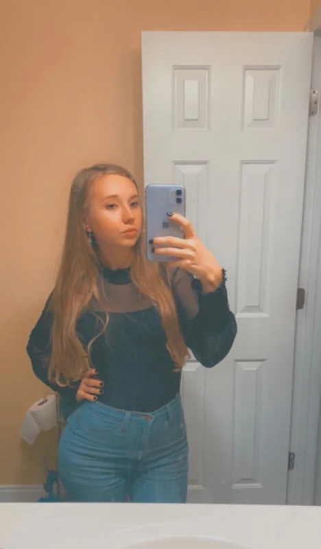 Mia OnlyFans profile