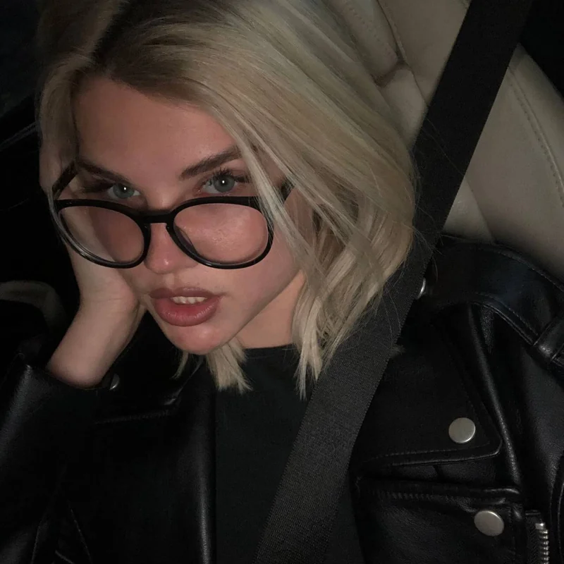 Sweet Peach OnlyFans Creator Sweet Peach OnlyFans creator with blonde hair