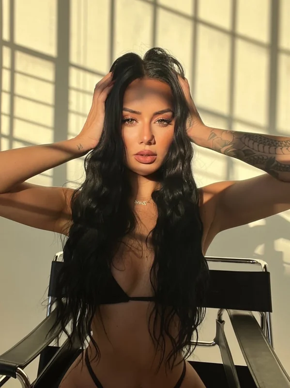 S W E E T V E N O M OnlyFans creator with unique photography