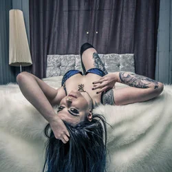 Syrinn OnlyFans alternative model with exclusive content