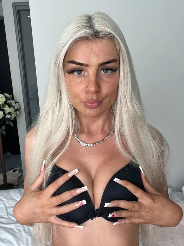 Tara OnlyFans Profile Image Tara OnlyFans Curvy Blonde Creator