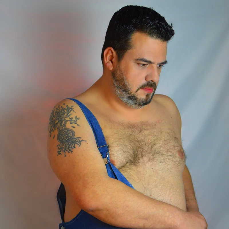 El Chico del Peto OnlyFans creator with unique content