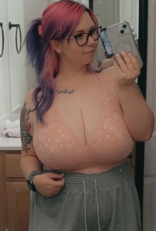 Tatertotgurl OnlyFans gamer and artist