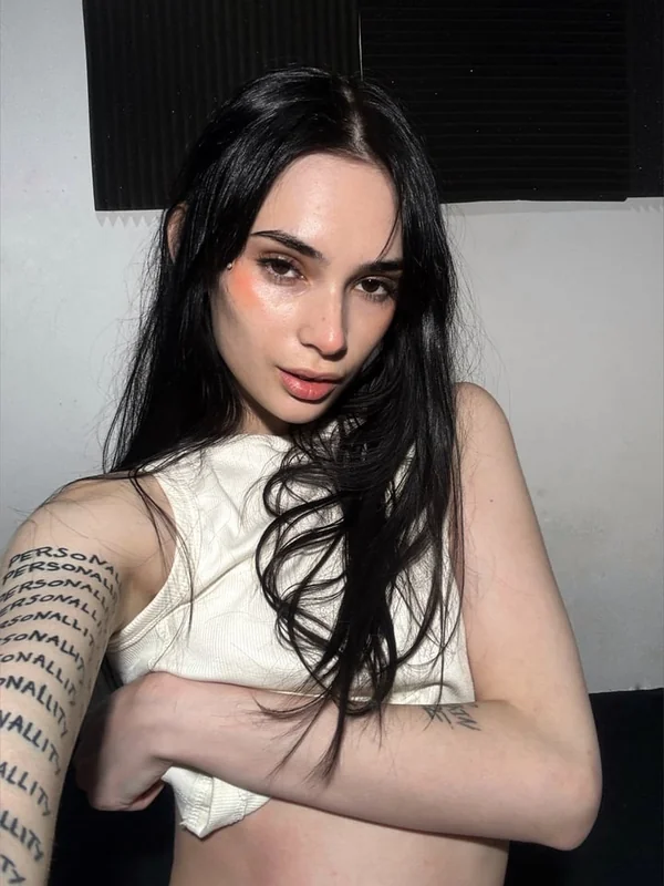 Taty π€ OnlyFans Profile Taty π€ OnlyFans goth girl with black hair