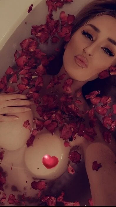 teetee x_x OnlyFans creator with exclusive content