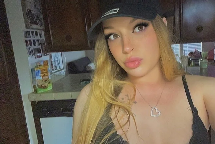 Bella OnlyFans profile