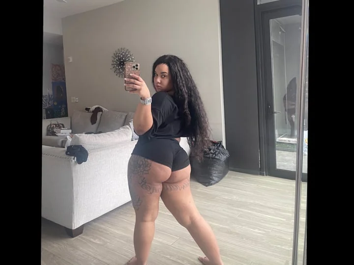 Hawaii’s Finest FREE 🌴 OnlyFans Creator Hawaii’s Finest FREE 🌴 OnlyFans profile with curvy figure